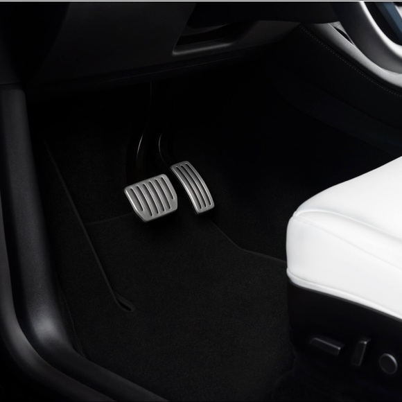 Tesla Model Y interior carpet mats - Picture 2 of 5